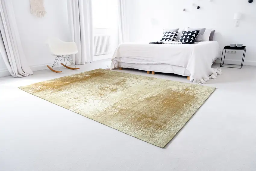 8' Gold And Beige Abstract Washable Round Rug With UV Protection Photo 4