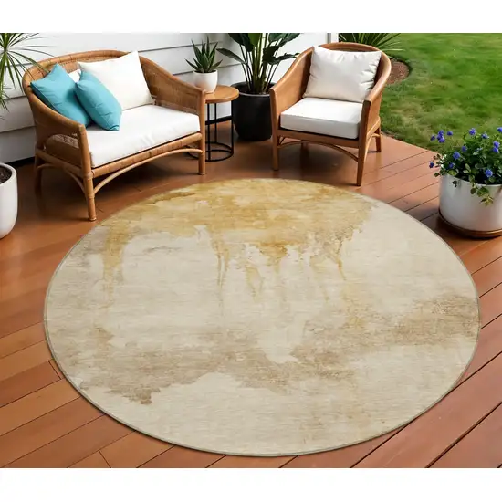 8' Gold And Beige Round Abstract Washable Indoor Outdoor Area Rug Photo 2