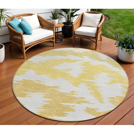 8' Gold Beige And Wheat Round Abstract Washable Indoor Outdoor Area Rug Photo 1