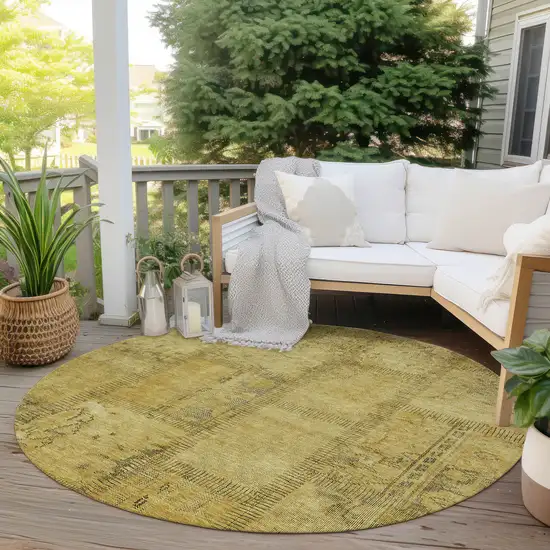8' Gold Wheat And Gray Round Patchwork Washable Indoor Outdoor Area Rug Photo 6