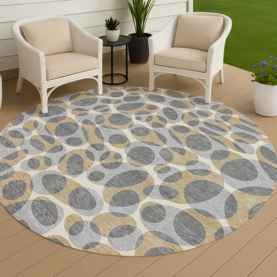8' Gray And Beige Round Abstract Washable Indoor Outdoor Area Rug Photo 4