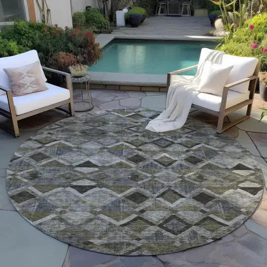 8' Gray And Charcoal Round Geometric Washable Indoor Outdoor Area Rug Photo 7