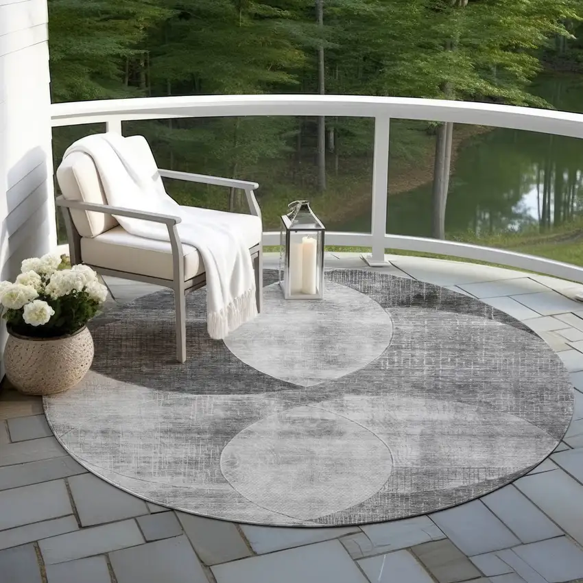 8' Gray And Charcoal Round Geometric Washable Indoor Outdoor Area Rug Photo 7