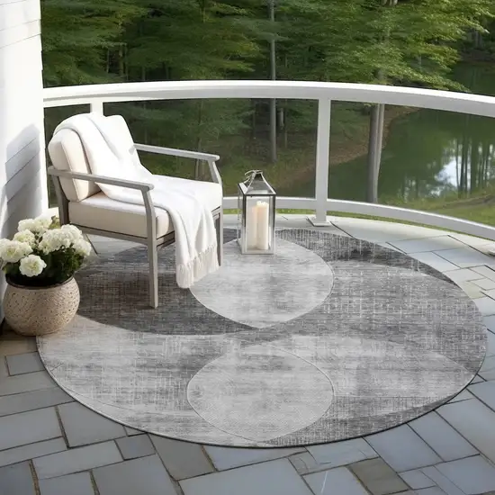 8' Gray And Charcoal Round Geometric Washable Indoor Outdoor Area Rug Photo 7