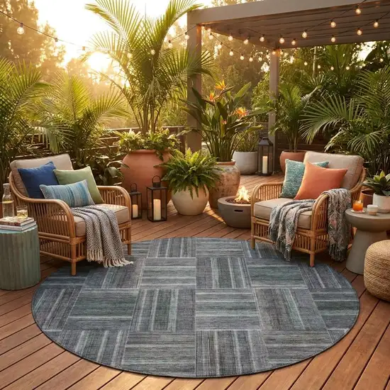 8' Gray And Graphite Round Geometric Washable Indoor Outdoor Area Rug Photo 1