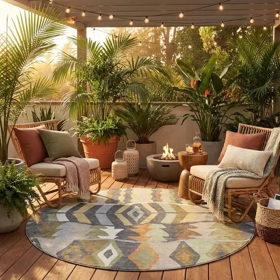 8' Gray And Graphite Round Geometric Washable Indoor Outdoor Area Rug Photo 1