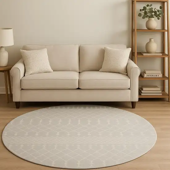 8' Gray And Ivory Geometric Round Rug Photo 1