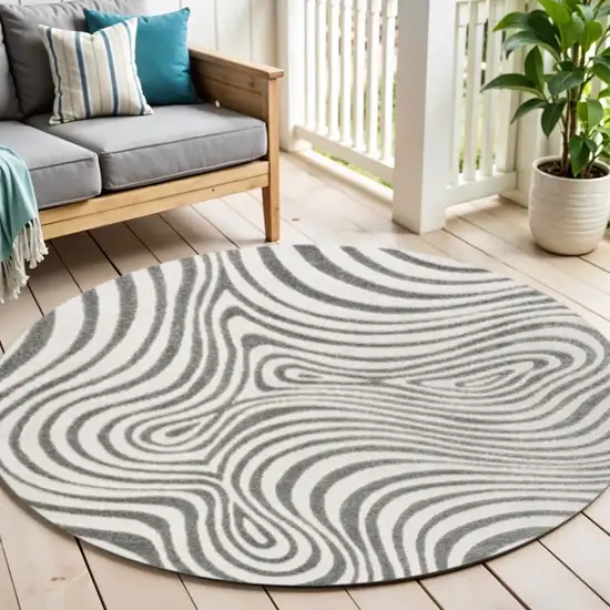 5' Gray And Ivory Round Abstract Indoor Outdoor Area Rug Photo 1