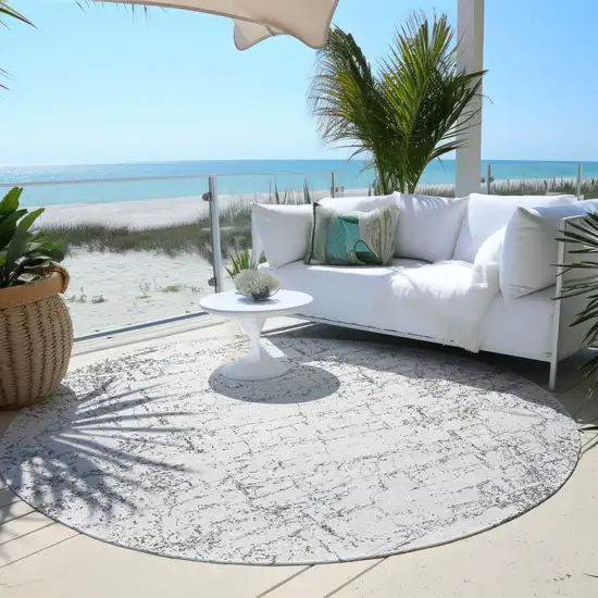 8' Gray And Ivory Round Abstract Washable Indoor Outdoor Area Rug Photo 6