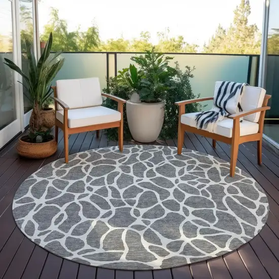 8' Gray And Ivory Round Geometric Washable Indoor Outdoor Area Rug Photo 6