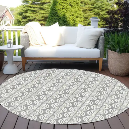 8' Gray And Ivory Round Ogee Washable Indoor Outdoor Area Rug Photo 7