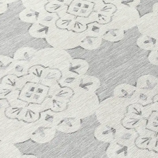 8' Gray And Ivory Round Quatrefoil Washable Indoor Outdoor Area Rug Photo 9