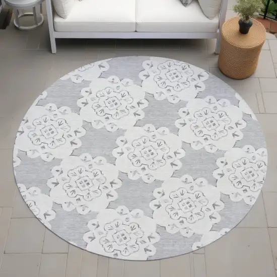 8' Gray And Ivory Round Quatrefoil Washable Indoor Outdoor Area Rug Photo 7