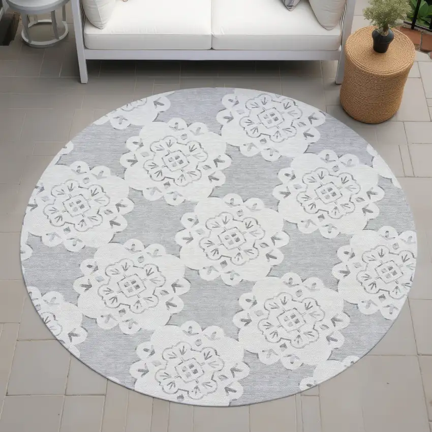 8' Gray And Ivory Round Quatrefoil Washable Indoor Outdoor Area Rug Photo 7
