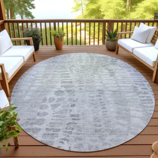 8' Gray And Silver Round Abstract Washable Indoor Outdoor Area Rug Photo 4