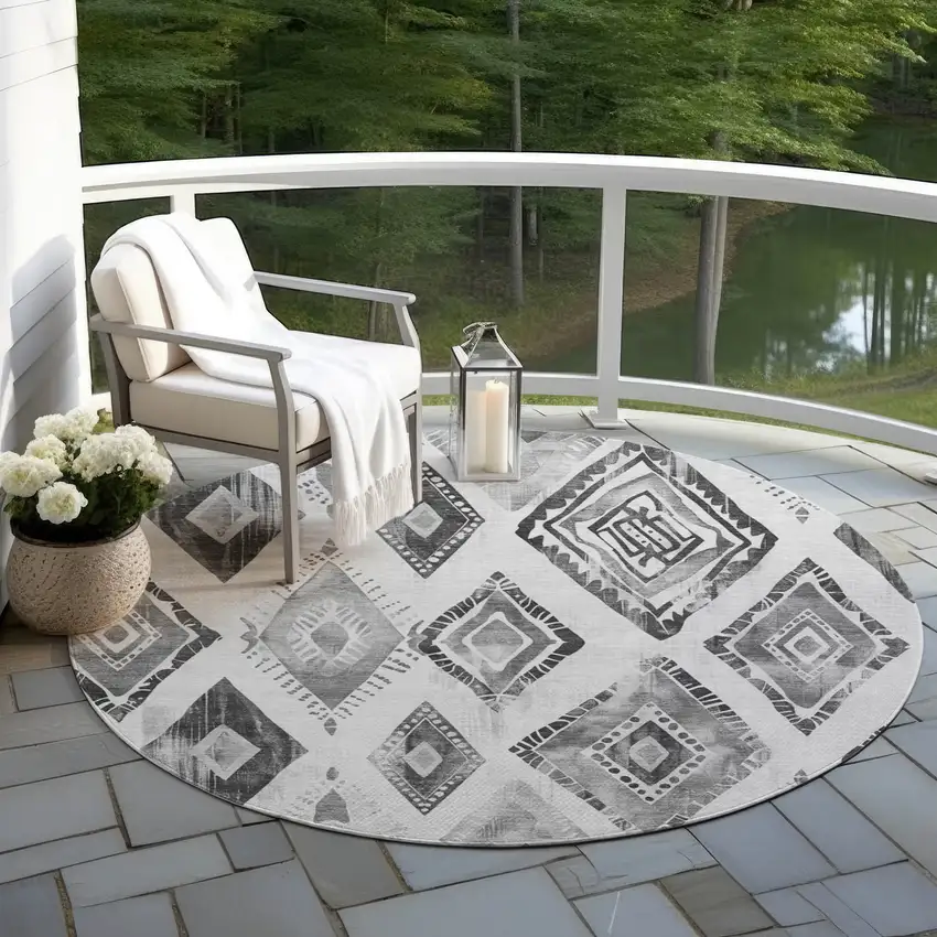 8' Gray And Silver Round Aztec Washable Indoor Outdoor Area Rug Photo 5