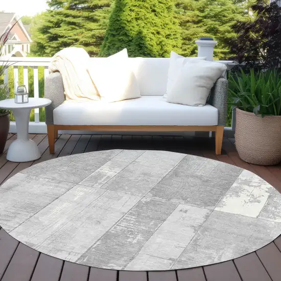 8' Gray And Silver Round Geometric Washable Indoor Outdoor Area Rug Photo 5