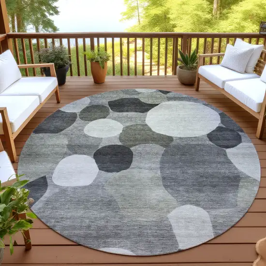 8' Gray And Silver Round Geometric Washable Indoor Outdoor Area Rug Photo 4