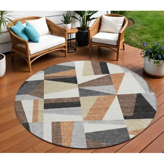 8' Gray Brown And White Round Geometric Washable Indoor Outdoor Area Rug Photo 1