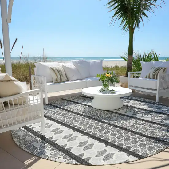 8' Gray Charcoal And Silver Round Quatrefoil Washable Indoor Outdoor Area Rug Photo 6