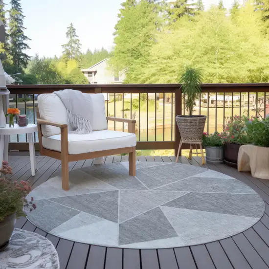 8' Gray Silver And Graphite Round Geometric Washable Indoor Outdoor Area Rug Photo 7