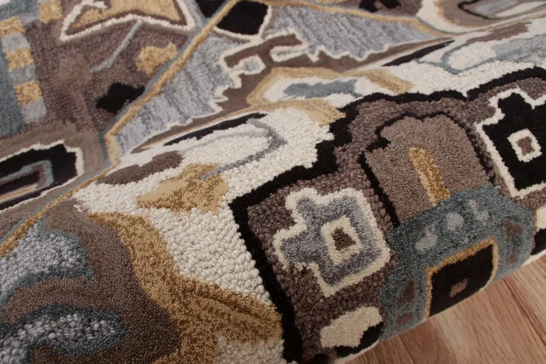 5' Gray and Beige Medallion Area Rug Photo 5