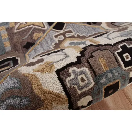 5' Gray and Beige Medallion Area Rug Photo 5