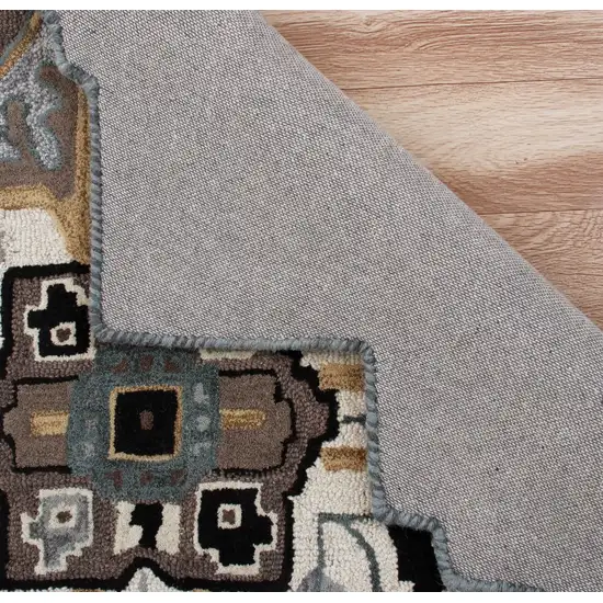 5' Gray and Beige Medallion Area Rug Photo 3