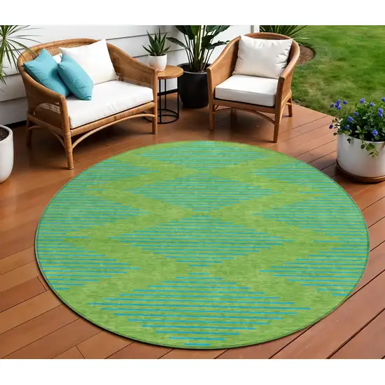 8' Green And Aqua Round Geometric Washable Indoor Outdoor Area Rug Photo 1