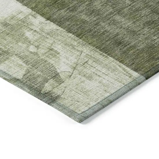 8' Green And Beige Round Geometric Washable Indoor Outdoor Area Rug Photo 7