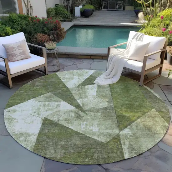 8' Green And Beige Round Geometric Washable Indoor Outdoor Area Rug Photo 5