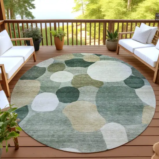 8' Green And Beige Round Geometric Washable Indoor Outdoor Area Rug Photo 4