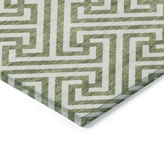 8' Green And Beige Round Geometric Washable Indoor Outdoor Area Rug Photo 4