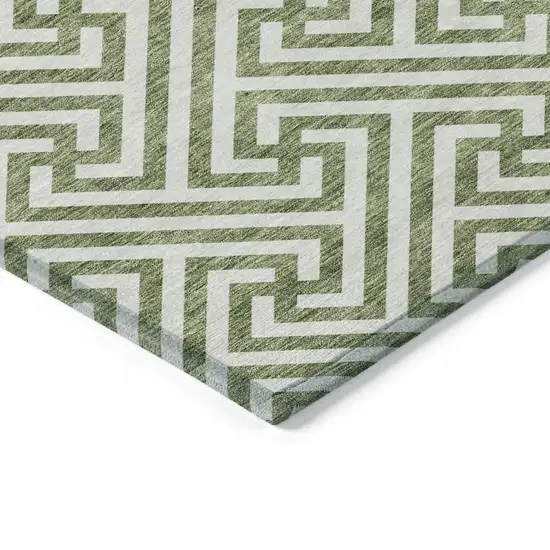8' Green And Beige Round Geometric Washable Indoor Outdoor Area Rug Photo 4