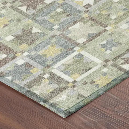 8' Green And Brown Round Patchwork Washable Indoor Outdoor Area Rug Photo 5