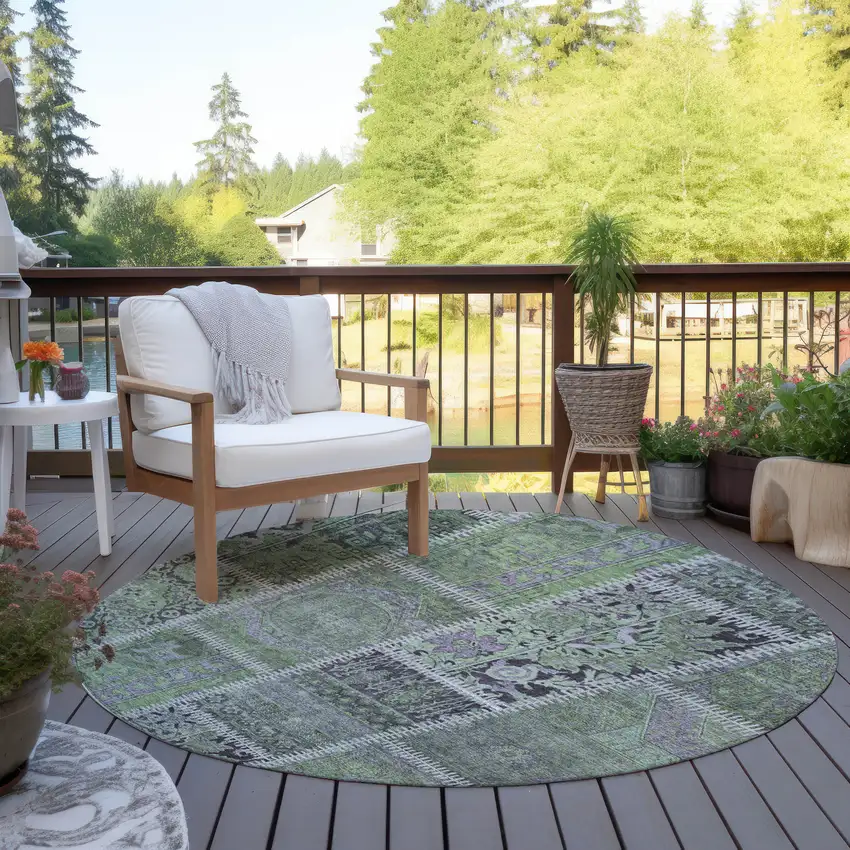 8' Green And Charcoal Round Patchwork Washable Indoor Outdoor Area Rug Photo 4