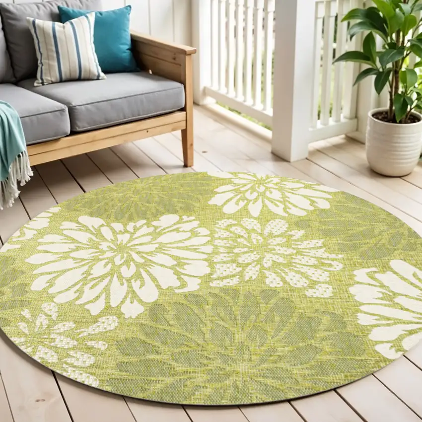 5' Green And Cream Round Floral Indoor Outdoor Area Rug Photo 1