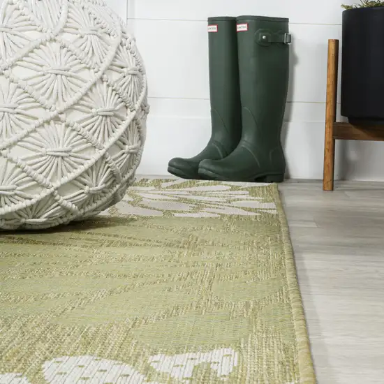 5' Green And Cream Round Floral Indoor Outdoor Area Rug Photo 7