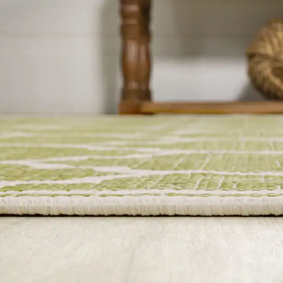 5' Green And Cream Round Geometric Indoor Outdoor Area Rug Photo 8