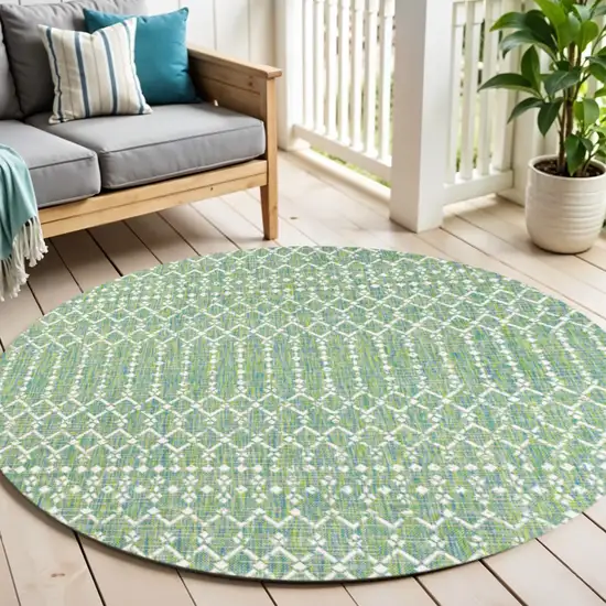 5' Green And Cream Round Trellis Indoor Outdoor Area Rug Photo 1