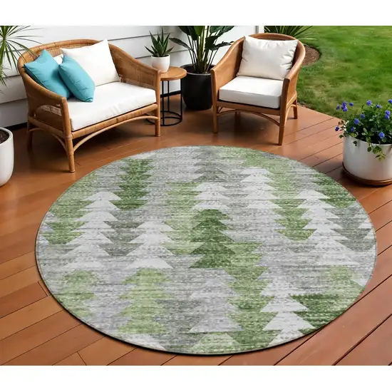 8' Green And Fern Green Round Geometric Washable Indoor Outdoor Area Rug Photo 1