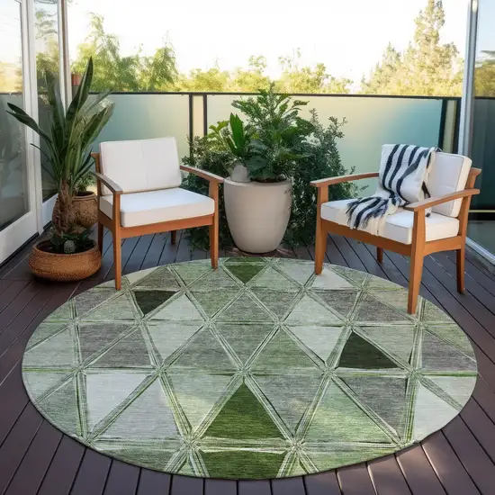 8' Green And Fern Green Round Geometric Washable Indoor Outdoor Area Rug Photo 7