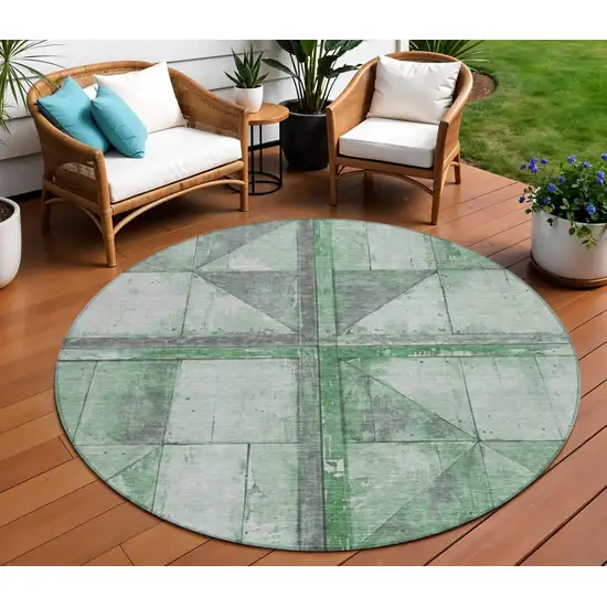 8' Green And Gray Round Geometric Washable Indoor Outdoor Area Rug Photo 2