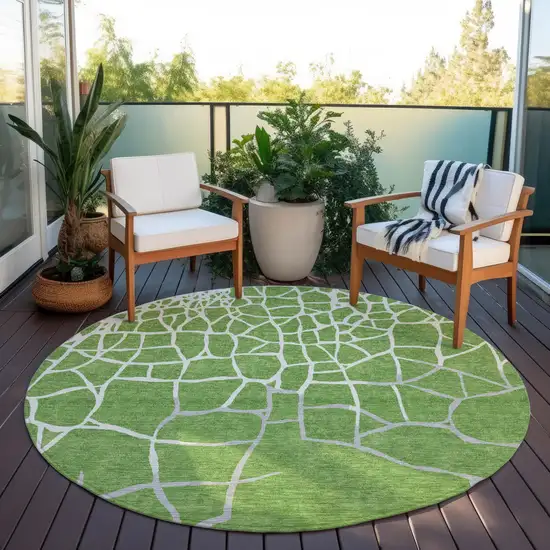 8' Green And Ivory Round Abstract Washable Indoor Outdoor Area Rug Photo 7