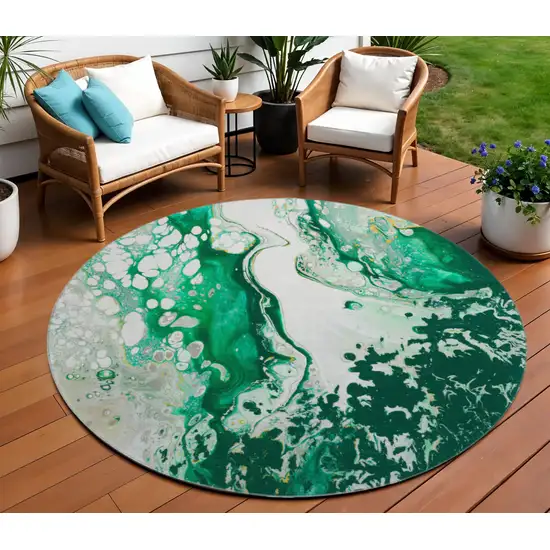 8' Green And Ivory Round Abstract Washable Indoor Outdoor Area Rug Photo 1