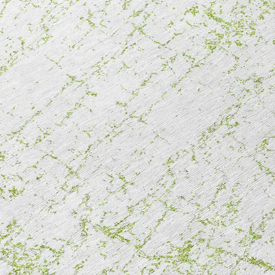 8' Green And Ivory Round Abstract Washable Indoor Outdoor Area Rug Photo 7