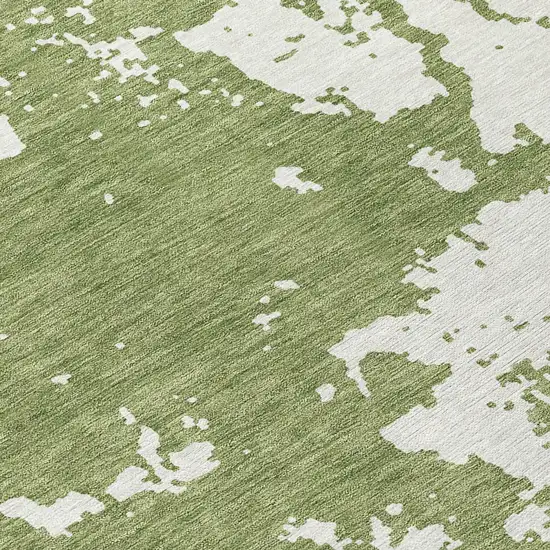8' Green And Ivory Round Abstract Washable Indoor Outdoor Area Rug Photo 8