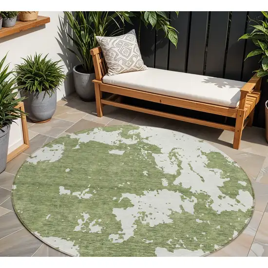 8' Green And Ivory Round Abstract Washable Indoor Outdoor Area Rug Photo 1