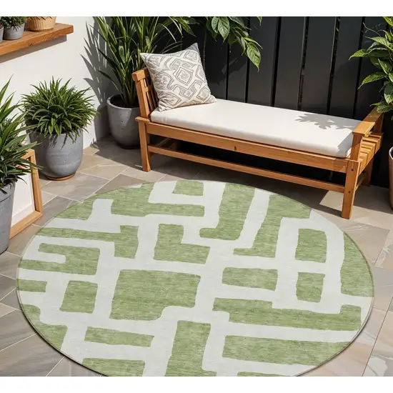 8' Green And Ivory Round Abstract Washable Indoor Outdoor Area Rug Photo 1
