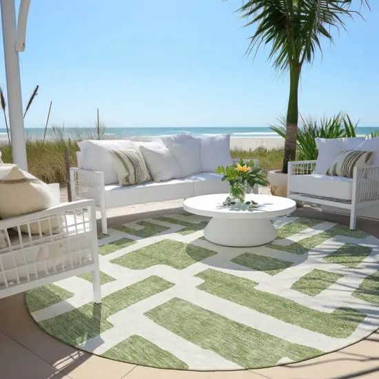 8' Green And Ivory Round Abstract Washable Indoor Outdoor Area Rug Photo 6
